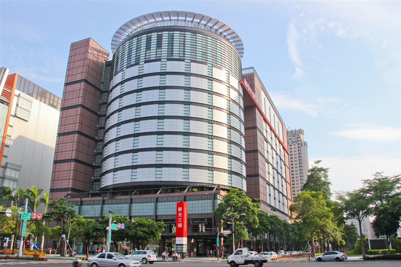 台中新光百貨中港店一名櫃姐確診武漢肺炎,台中市長盧秀燕11日表示,除勒令百貨公司停業清消,下午將於新光三越設置前進指揮所快篩站。(台中市政府提供)中央社記者郝雪卿傳真 110年6月11日