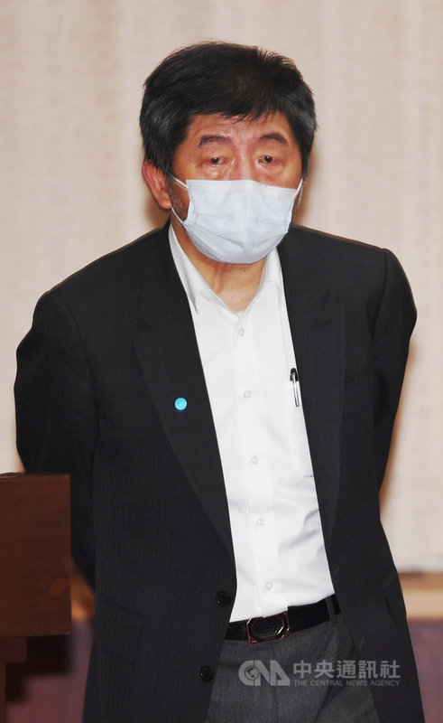 立法院臨時會財政、內政、經濟、教育及文化、交通、社會福利及衛生環境委員會聯席會議11日繼續審查行政院函請審議中央政府嚴重特殊傳染性肺炎防治及紓困振興特別預算第3次追加預算案,衛福部長陳時中(圖)列席報告並備質詢。中央社記者施宗暉攝 110年6月11日