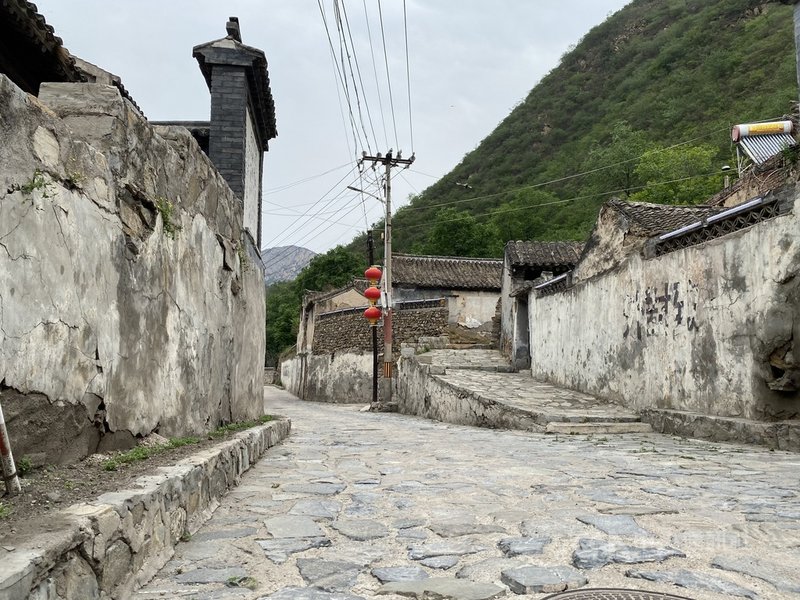 北京門頭溝區齋堂鎮內的黃嶺西村始建於元末明初時期,過去是主產煤礦的山城,如今則逐漸改為發展特色民宿。中央社記者繆宗翰北京攝 110年6月12日