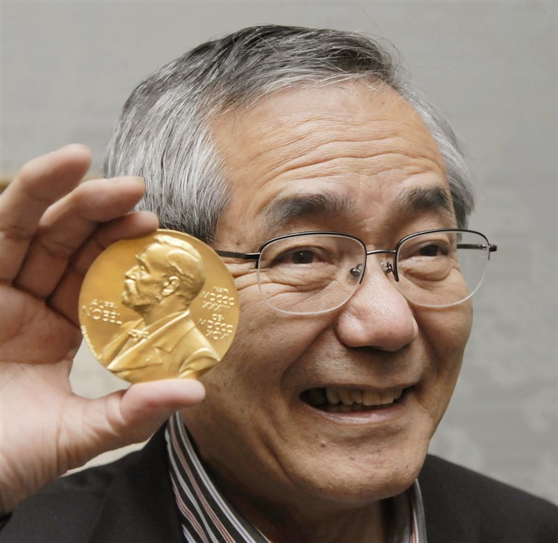 諾貝爾化學獎得主、日籍化學家根岸英一6日離世,享壽85歲。(共同社)