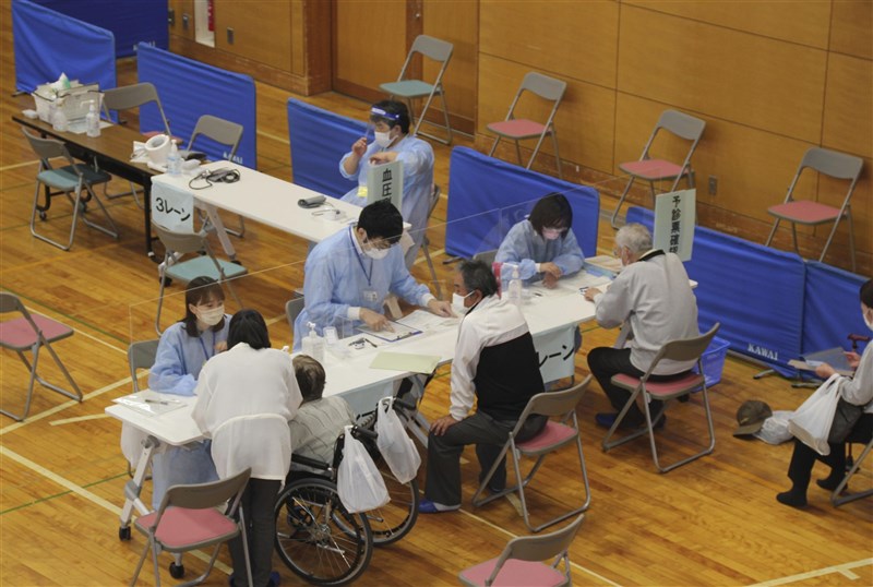 日本全國年長者接種率則為28%,但福島縣相馬市年長者接種率卻高達84%,一部分要歸功於從311大地震學到的教訓。(共同社)