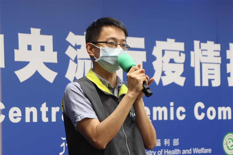 疫情指揮中心醫療應變組副組長羅一鈞(圖)13日提到,台灣確實有臨床醫師診斷出武漢肺炎確診者出現可能致死的肺栓塞,會持續與重症醫師討論處置方式。(指揮中心提供)
