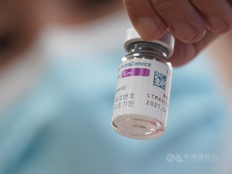 對於台北市驗光師公會近日揪團讓非醫事人員施打,搶打亂象叢生,北市衛生局坦言,公會造冊採信任制且受限人力,一筆筆資料查證不易。(中央社檔案照片)