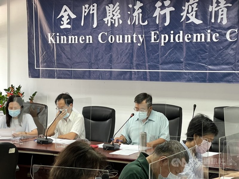 金門縣政府14日召開武漢肺炎疫苗下鄉及大型接種站規劃工作協調會議,為方便長者就近施打,避開各院所人潮,協調在4個大型場館為75歲以上長者施打疫苗。(金門縣政府提供)中央社記者黃慧敏傳真 110年6月14日
