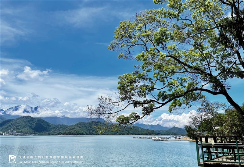 據水利署資料顯示,日月潭水庫水位距滿水位只差約5公尺。日管處在臉書貼文指湖光山色回來,期盼疫情過後與遊客再相聚。(圖取自facebook.com/sunmoonlaketw)