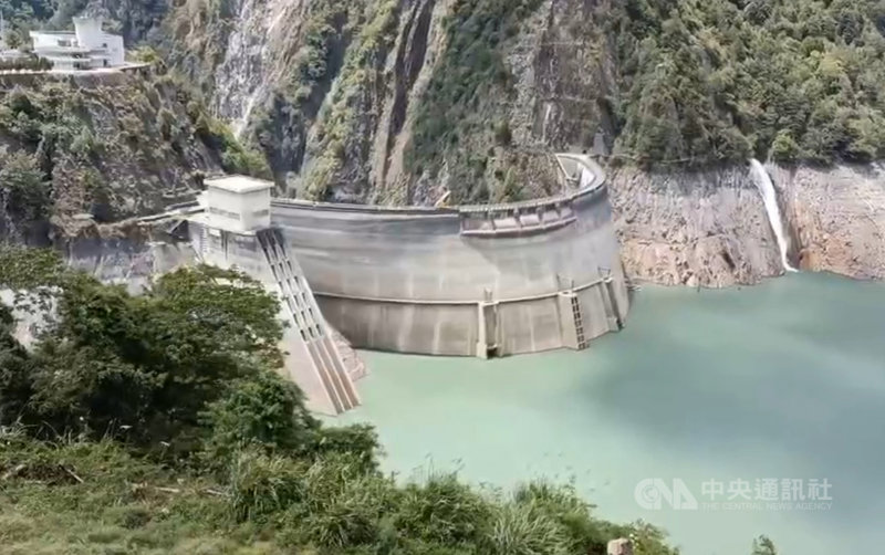 德基水庫水位持續上升,根據經濟部水利署防災資訊服務網資料,德基水庫15日的水位來到1352公尺,有效蓄水率21.4%,目前以全力蓄水為目標,暫時不發電。(民眾提供)中央社記者趙麗妍傳真 110年6月15日