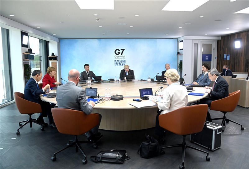 七大工業國集團(G7)13日在峰會公報中首度提及台灣局勢。日媒報導,G7各國原對提及台灣有歧異,在日美力促下,各國領袖於發表公報前數小時定案。(圖取自facebook.com/G7)
