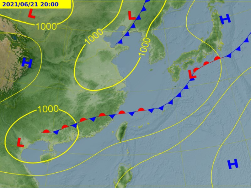 氣象專家吳德榮表示,預估20日至24日梅雨滯留鋒將重返台灣附近徘徊,帶來大量降雨。圖為21日滯留鋒位置預測圖。(圖取自中央氣象局網頁www.cwb.gov.tw)