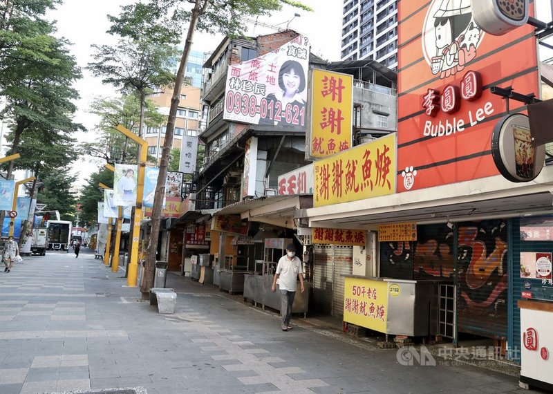 中央銀行17日召開第2季理監事會,決議利率維持在1.125%的歷史低點,央行指出,國內疫情從5月中旬開始轉趨嚴峻,防疫管制措施升級,雖然近期國內通膨走升,但預計全年仍屬溫和,因此決議維持政策利率不變。中央社記者張皓安攝 110年6月17日
