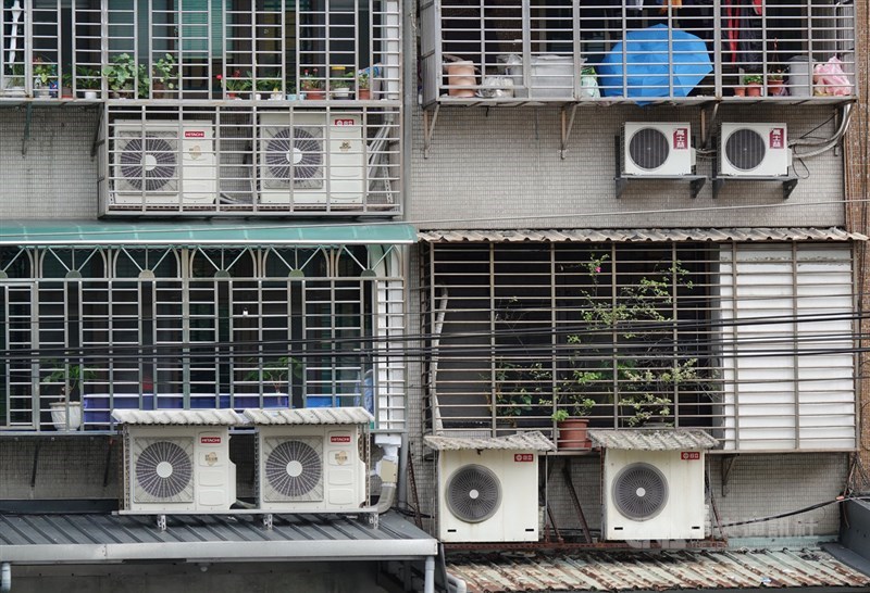 高溫推升用電需求,台電表示,17日最高用電量達3790萬瓩,不僅刷新歷年6月用電紀錄,更躍居歷年用電第4名。(中央社檔案照片)