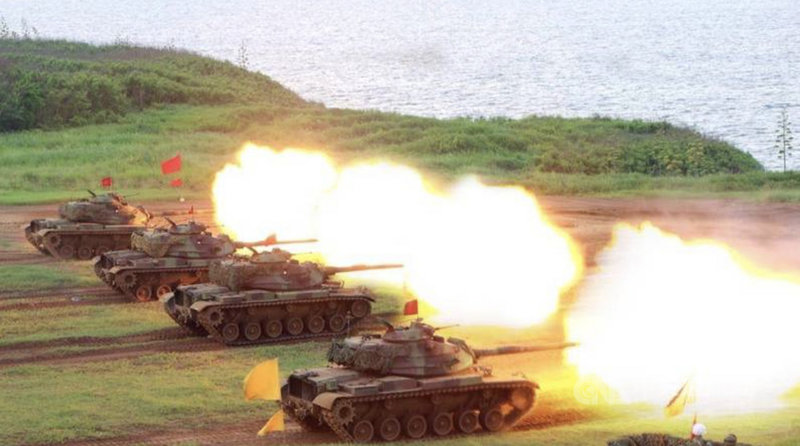 為確保戰力不受影響,陸軍澎防部16日實施鎮疆操演火砲實彈射擊,展現防區精實訓練成果及堅實戰力。(軍聞社提供)中央社記者游凱翔傳真 110年6月17日