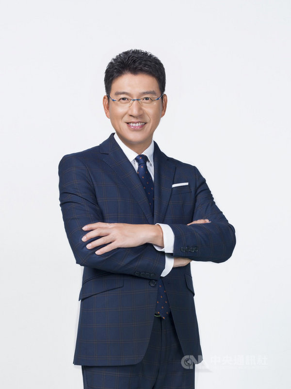 第23屆讀者文摘信譽品牌調查結果出爐,主持性質橫跨娛樂和新聞的律師謝震武,連續第8年獲選「最受信賴的電視新聞/時事節目主持人」。(讀者文摘提供)中央社記者葉冠吟傳真 110年6月17日