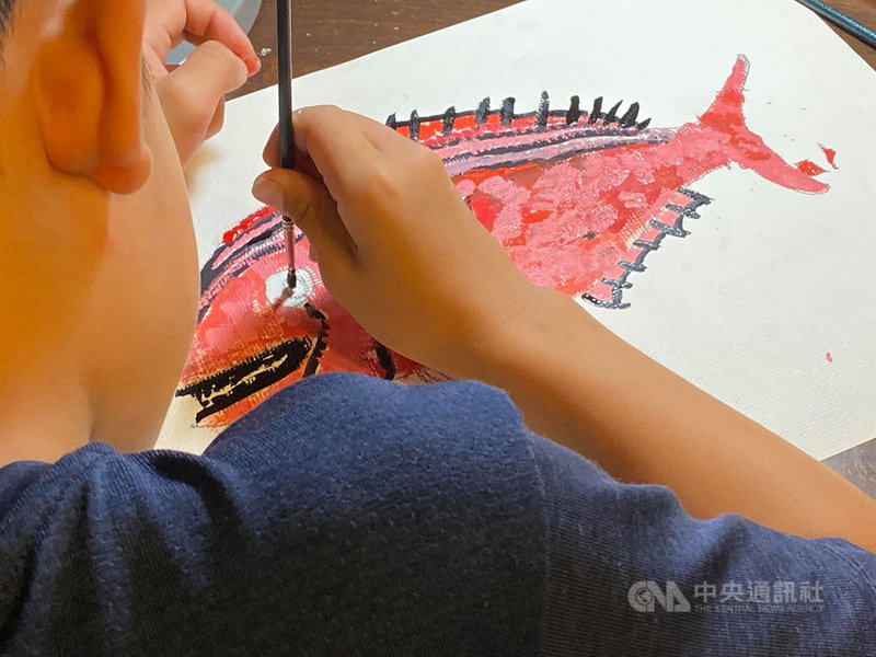 公視藝文節目「藝術很有事」節目組發想,特別針對18 歲以下孩童與學子,舉辦「藝術好好玩!居家玩藝大賞」網路徵件活動,並思考製作成節目可能性,也是首次將主題放到年輕孩子身上,徵件主題為「我的奇幻居家時光」,徵件時間至7月31日止。(公視提供)中央社記者葉冠吟傳真 110年6月18日
