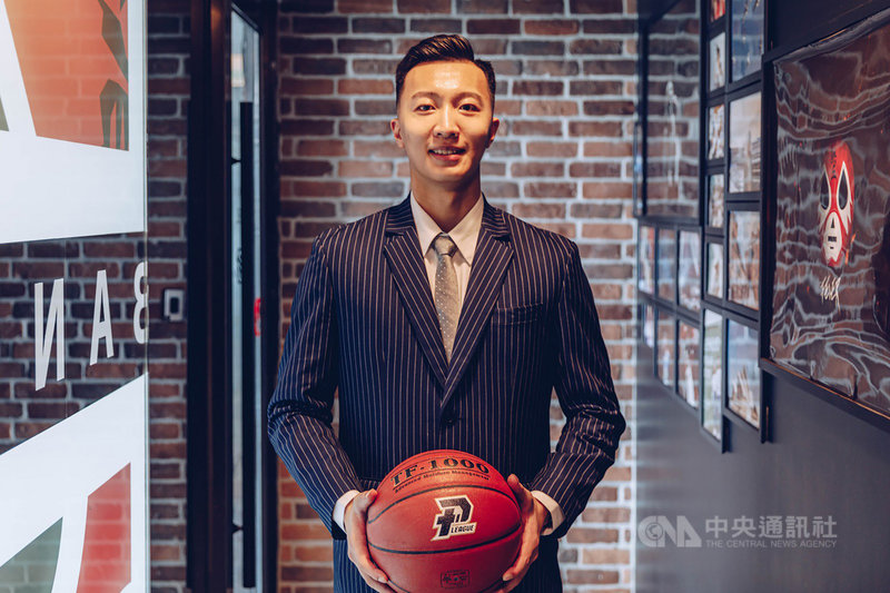 P. LEAGUE+ 聯盟新軍新北國王19日宣布,已與26歲射手簡祐哲完成簽約,簡祐哲也表示,會持續努力與進步,在新賽季展現不一樣的自己,請球迷期待並進場為新北國王加油。(新北國王提供)中央社記者龍柏安傳真 110年6月19日