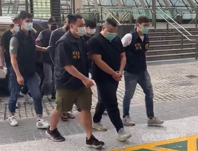 高雄市郭姓男子疑不滿曾姓前妻與高姓男子曖昧,19日凌晨夥同友人押走高男上車並毆打致腦震盪及多處挫傷等,新興警分局20日指出,案件疑因感情糾紛引起,已將犯嫌查緝到案。(高雄市警察局提供)中央社記者王淑芬傳真 110年6月20日