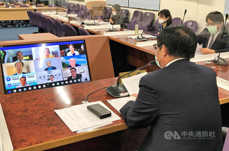 環保署長張子敬17日晚間以視訊方式,首次會晤美國新任環保署長,就氣候變遷與環保議題進行會談。(環保署提供)中央社記者張雄風傳真 110年6月20日
