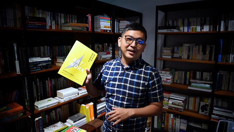 阿橋社創辦人陳柏谷,立志要做藝術產業的橋梁。(攝影:王飛華)
