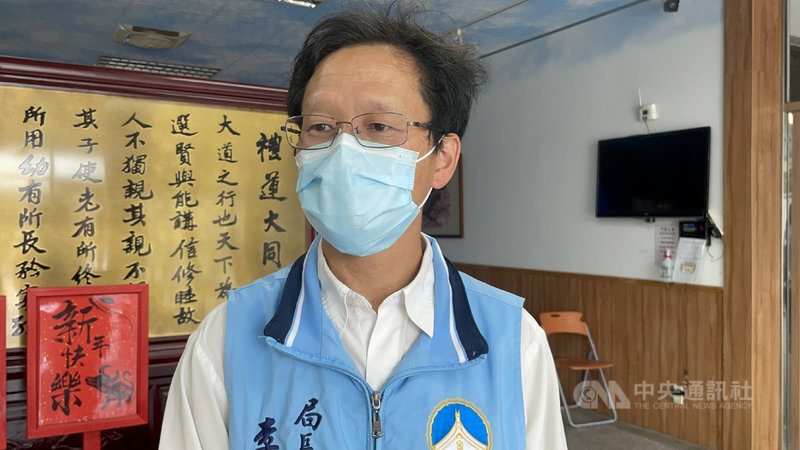 金門縣衛生局長李錫鑫(圖)20日表示,在這波疫苗接種中,長者受到媒體報導影響,造成心理負擔,施打情形不如預期踴躍,4天來只有2350名長者接種,施打率只有5成多一些;加上第1到3類接種對象,整個金門地區施打總數為6000多人。(金門縣政府提供)中央社 110年6月20日