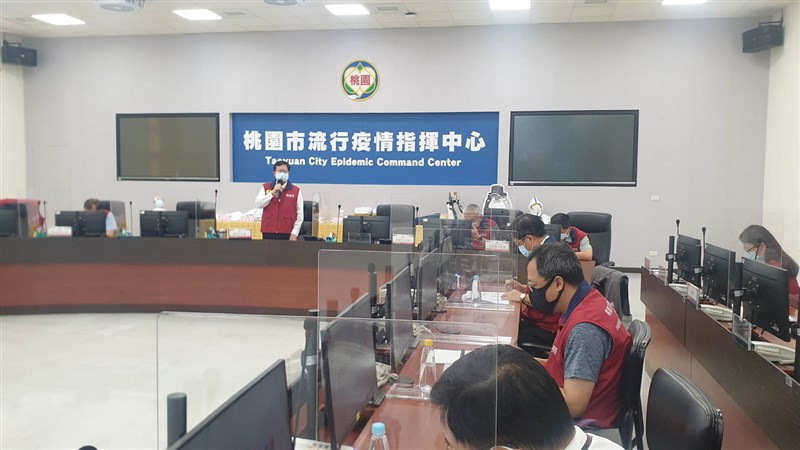 桃園市政府表示,國軍桃園總醫院目前已知有4名確診者,已暫停門、急及住診作業,感染場域也淨空消毒,相關人員及接觸者也擴大隔離,19日晚間醫院也針對相關人員進行採檢,作業仍在持續中,若有進一步的資料再跟大家說明。(桃園市政府新聞處提供)中央社記者吳睿騏桃園傳真 110年6月20日