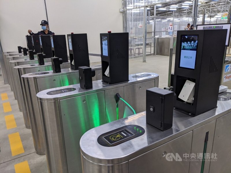 工研院開發新一代熱影像體溫異常偵測技術,可即時儲存發燒人員彩色影像紀錄,目前已客製化協助台積電應用至新竹新廠工地的員工門禁管理系統。(工研院提供)中央社記者張建中傳真 110年6月21日