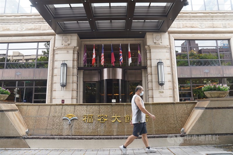 福容大飯店21日表示,台北一館因武漢肺炎疫情影響加上租約到期,預計9月1日起停止營業,未來在捷運圓山站附近將成立新據點。中央社記者徐肇昌攝 110年6月21日