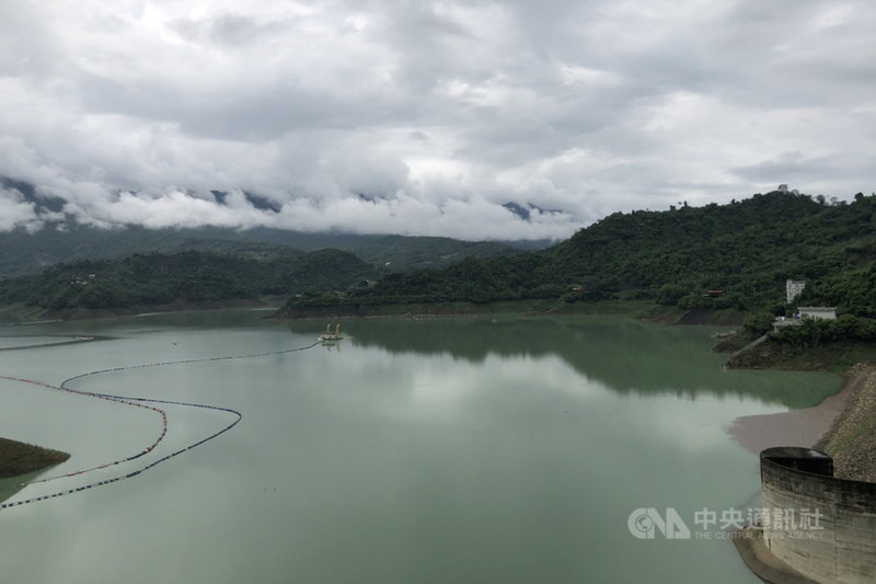 連日降雨使曾文水庫蓄水量回升,22日下午蓄水率超過35%,蓄水量突破1億8000萬立方公尺,也讓部分嘉南灌區第2期稻作灌溉可以展開。(南區水資源局提供)中央社記者楊思瑞台南傳真 110年6月22日