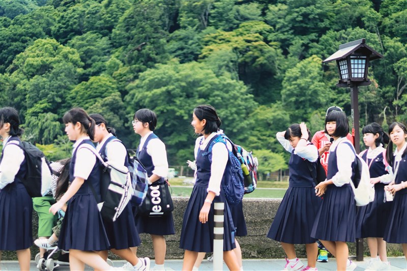日本政府因擔心學生受到同儕壓力才接種疫苗,22日行文給全國教育委員會,表示不推薦國高中生集體接種。(示意圖/圖取自Unsplash圖庫)