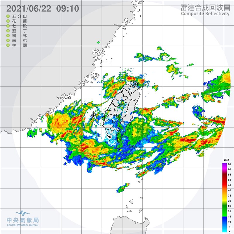 滯留鋒面及西南風帶來豐沛水氣,22日影響台灣西半部。(圖取自氣象局網頁cwb.gov.tw)