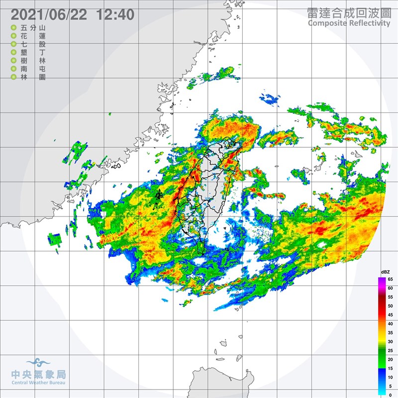 滯留鋒面及西南風帶來豐沛水氣,22日影響台灣。(圖取自氣象局網頁cwb.gov.tw)