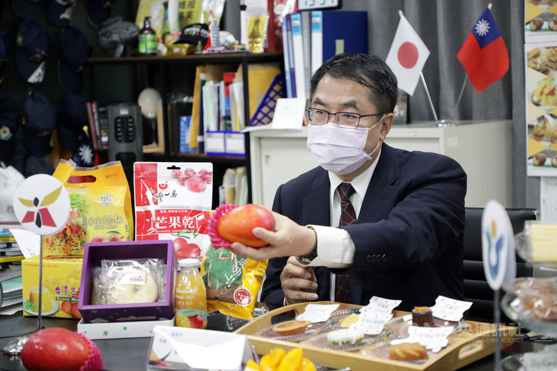 台南市長黃偉哲(圖)23日下午與日本平戶市長黑田成彥進行跨海視訊,市府加強行銷芒果,盼讓更多日本友人認識台南芒果的甜蜜滋味。(台南市政府提供)中央社記者楊思瑞台南傳真 110年6月23日