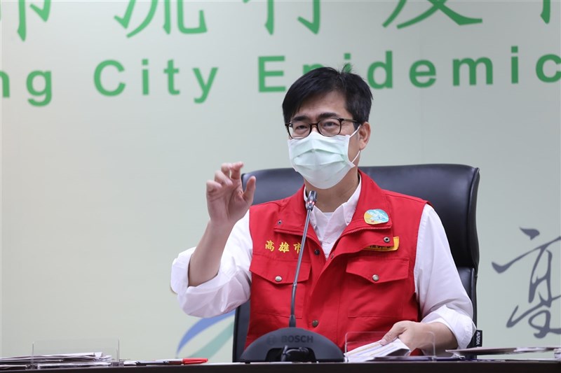 高雄市長陳其邁(圖)23日表示,新北市恩主公醫院其中1名住院病患回高雄引發7人確診,籲恩主公醫院重啟疫調。(高雄市政府提供)