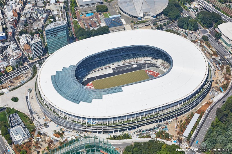 東京奧運組委會23日公布現場觀眾的觀賽準則,入場時將量測體溫,若兩次都超過攝氏37.5度,主辦單位將拒絕入場。圖為東京奧運主場館「國立競技場」。(圖取自facebook.com/tokyo2020)