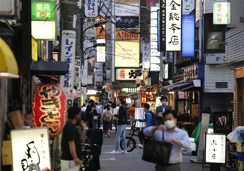 東京都23日新增619例確診病例,為時隔近一個月來再次出現單日新增逾600例。圖為21日東京街頭。(共同社)