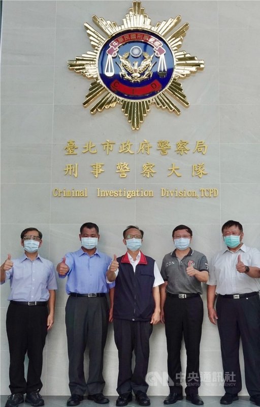 台北市政府警察局刑事警察大隊位於大同區重慶北路新大樓啟用,台北市政府警察局局長陳嘉昌(中)近日到現場巡視。(台北市政府警察局刑事警察大隊提供)中央社記者黃麗芸傳真 110年6月23日