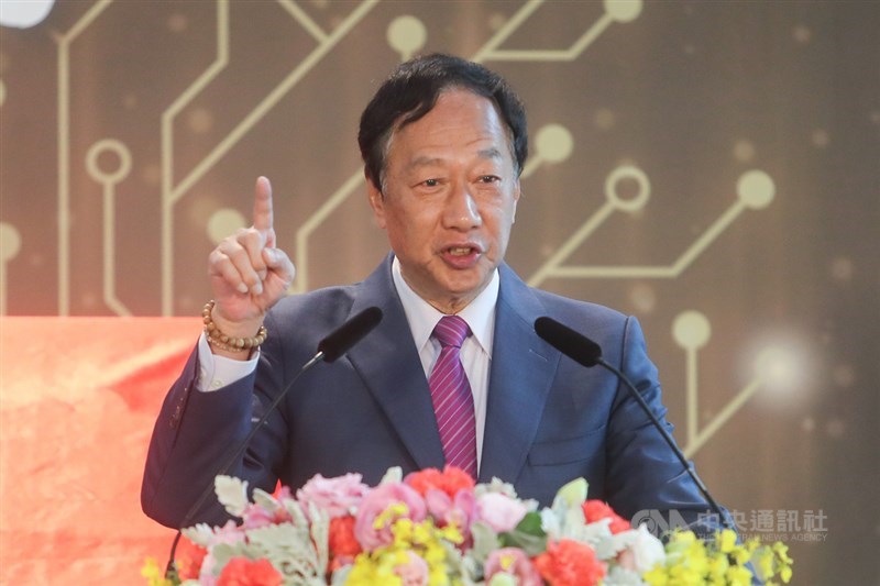 鴻海公告7月22日除息,每股配發股利新台幣4元。根據公開資訊觀測資料,以鴻海創辦人郭台銘5月持股約13.42億股粗估,除息後郭台銘預計將有53.68億元股息入袋。(中央社檔案照片)