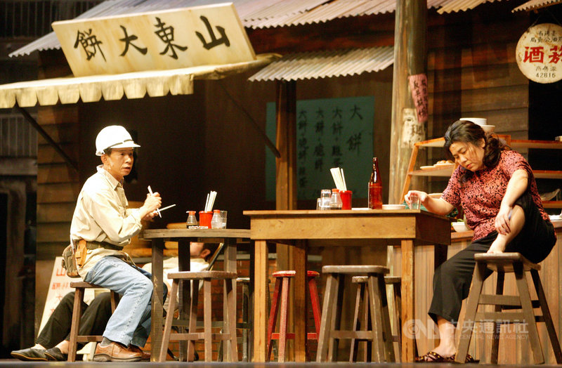 綠光劇團直播吳念真編導「人間條件三-台北上午零時」,講述鄉下孩子上台北打拚奮鬥,及友情與愛情的兩難,劇情數度讓不少觀眾偷偷掉淚。(綠光劇團提供)中央社記者趙靜瑜傳真 110年6月24日