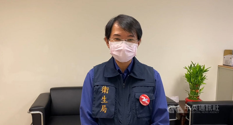高雄一間長照機構的兩名16歲護專工讀生被爆已施打武漢肺炎疫苗,遭質疑特權施打。高市府衛生局簡任技正潘炤穎(圖)24日回應,將處分造冊疏失的機構。(高市衛生局提供)中央社記者洪學廣傳真 110年6月24日