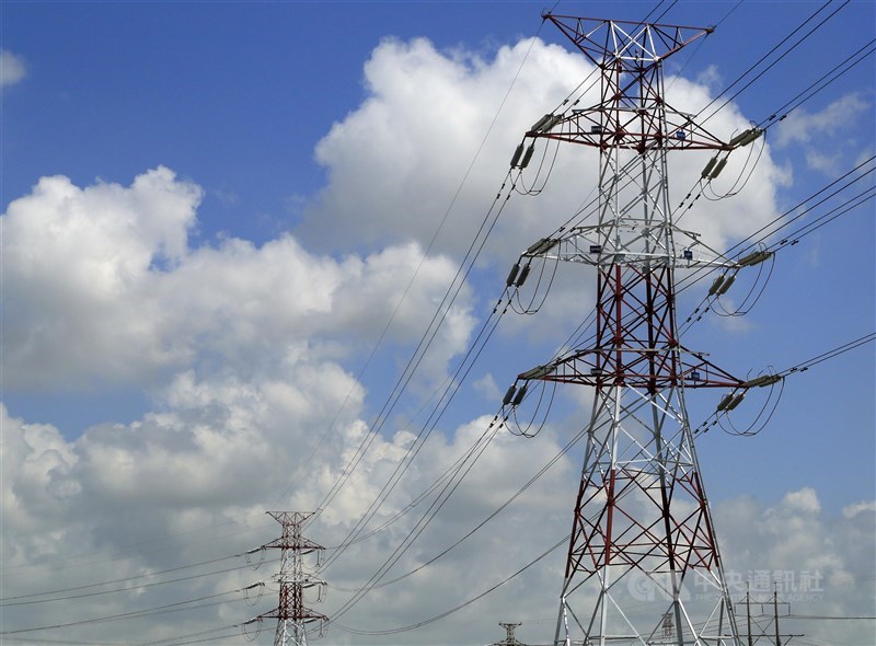 5月13日與5月17日發生2次停電,行政院要求經濟部提檢討改善報告,經濟部24日表示,11項建議為幕僚單位所提,不過相關內容尚未核定確認。(中央社檔案照)