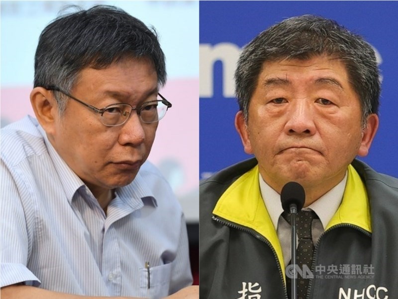 台北市長柯文哲（左）24日表示，若疫苗接種真的要搞我的話，我就慢兩天開始。指揮中心指揮官陳時中（右）表示，勿意氣用事。（中央社檔案照片）