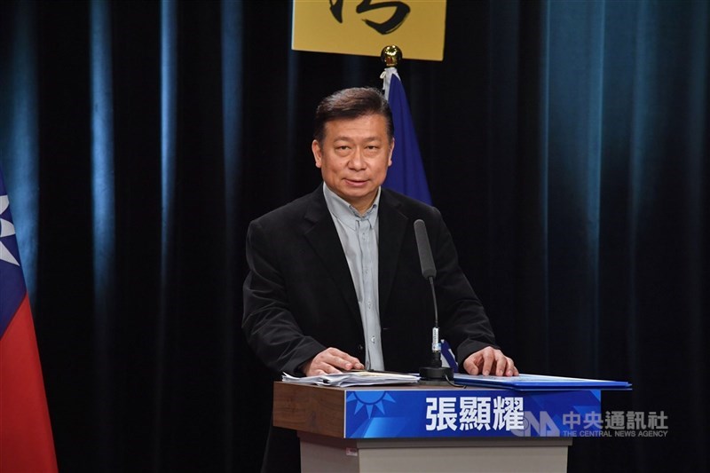 前國民黨立委張顯耀遭爆接種特權疫苗,高市府開罰1萬5000元,他不滿只罰自己一人,將提行政訴訟。(中央社檔案照片)