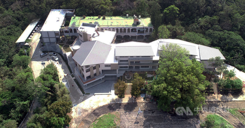 新竹縣文山國小重建校舍以混齡班群設計校舍空間,營造大走廊廣場與教室閣樓,結合新埔鎮在地「三街六巷九宗祠」的多巷弄防風概念。(教育部提供)中央社記者陳至中台北傳真 110年6月25日