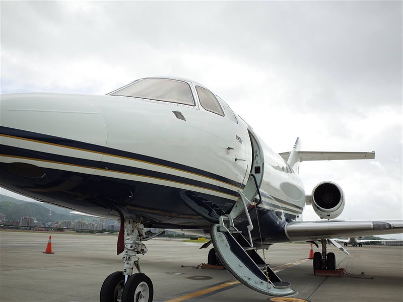 外傳經營商務專機的飛特立航空疑在員工接種武漢肺炎疫苗名冊上造假,交通部民航局26日回應確實接獲檢舉,正在調查釐清。(圖取自facebook.com/ExecutiveAviation)