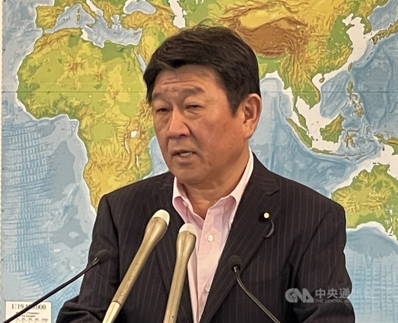 日本外務大臣茂木敏充25日表示,決定在7月中旬前追加提供100萬劑AZ疫苗給台灣。這是日本繼6月4日無償提供124萬劑AZ疫苗給台灣後的第2批,到今天正好相隔3週。中央社記者楊明珠東京攝 110年6月25日