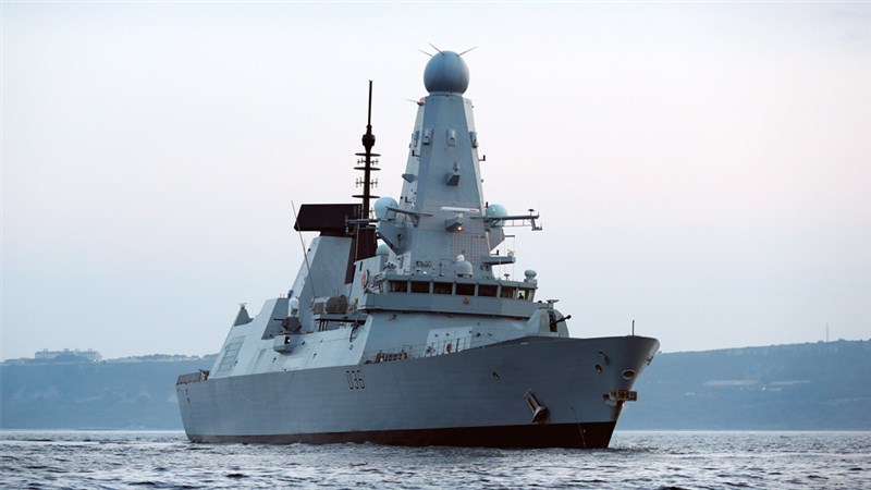 英國海軍驅逐艦衛士號(圖)23日駛入黑海並與俄羅斯機艦對峙。有評論指出,英國升溫對俄緊張可能不利於美國在全球組抗中陣線。(圖取自英國海軍網頁.royalnavy.mod.uk)