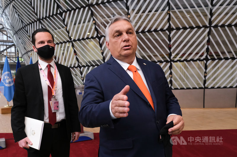 匈牙利總理奧班(Viktor Orban)(右)6月24日出席歐盟峰會。(圖/歐洲理事會)中央社記者唐佩君布魯塞爾傳真 110年6月27日