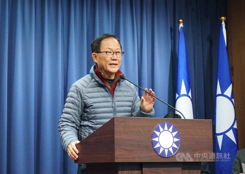台北市副市長黃珊珊表示,前立委丁守中(圖)在2月份已以第1類優先接種對象的身分造冊,將請示中央為何接受他為第1類人員。(中央社檔案照片)