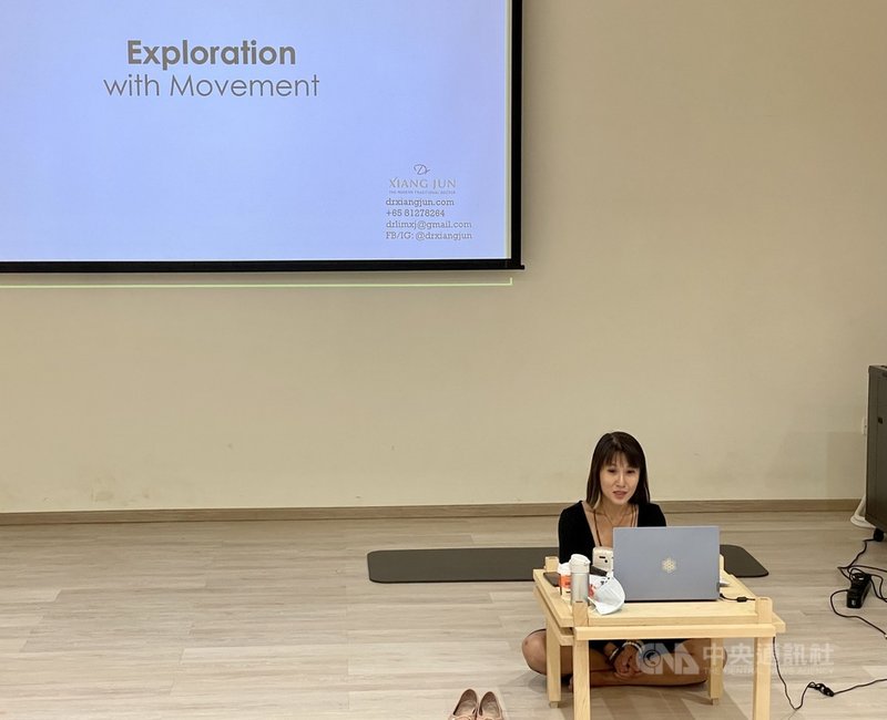 新加坡慈濟人文青年中心27日舉辦線上活動,由林香均負責心理健康講座,盼協助移工抒發疫情下的心理壓力。攝於6月27日。中央社記者侯姿瑩新加坡攝 110年6月28日