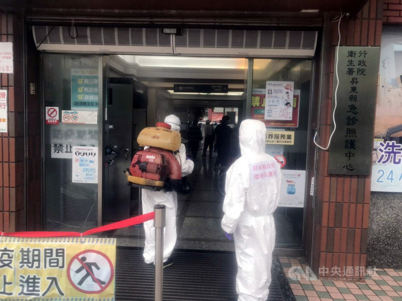 武漢肺炎本土疫情尚未退燒,Delta變種病毒株入侵台灣,目前已從屏東縣枋山鄉擴展到枋寮鄉,屏東縣政府疫調發現,兩鄉Delta病毒株確診者至今有6人曾到過枋寮醫院,枋寮醫院也緊急暫停急門診,全面消毒。(屏東縣政府提供)中央社記者郭芷瑄傳真 110年6月29日