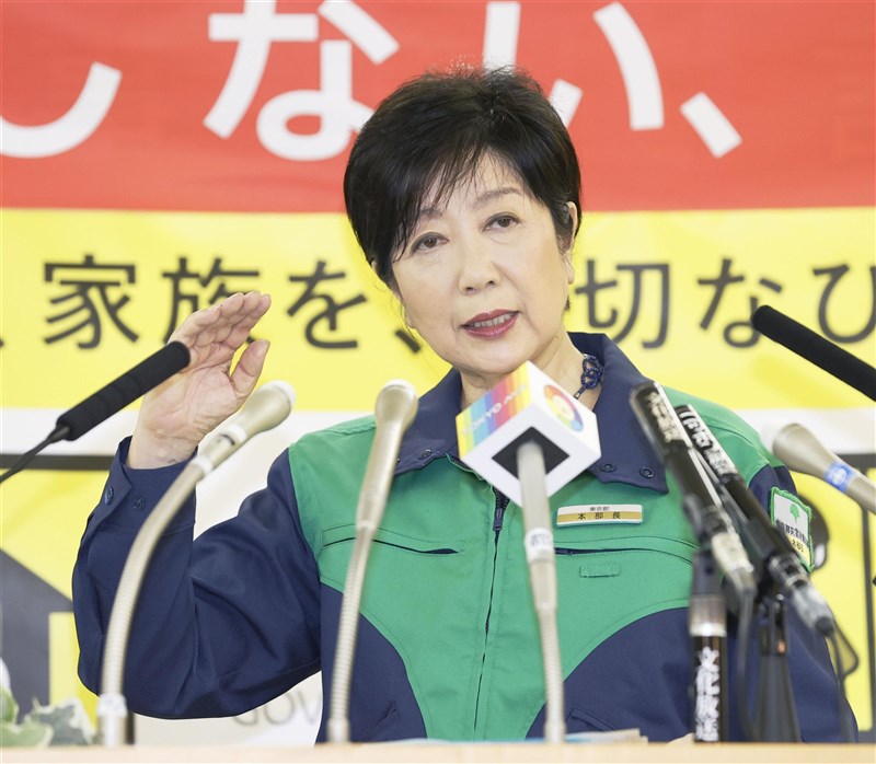 日本東京奧運開幕倒數,東京都知事小池百合子(圖)22日起請假靜養,目前仍在發燒。圖攝於18日。(共同社)