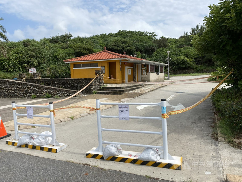 全台防疫3級警戒規劃實施至12日,新北市石門區公所1 日表示,北海岸沿途景點、商家甚至加油站的廁所多數配合防疫暫時封閉或不外借,呼籲民眾減少出遊,以免找不到廁所敗興而歸。(石門區公所提供)中央社記者沈佩瑤傳真 110年7月1日